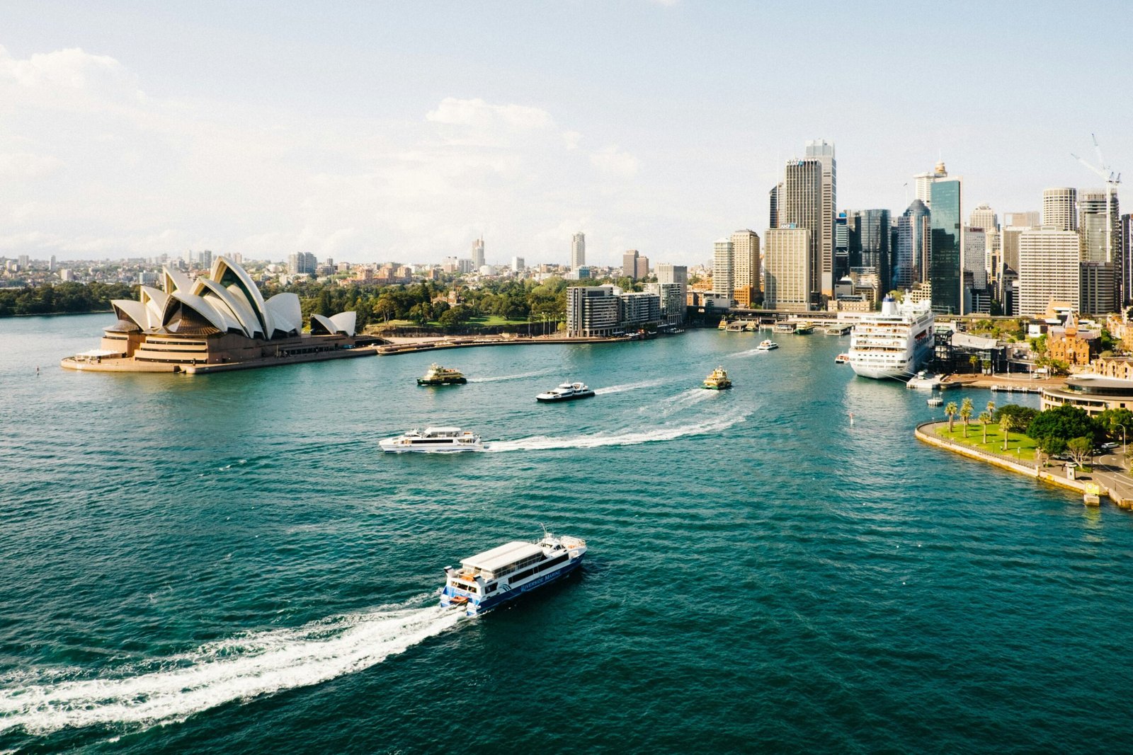 Australia Diverse Landscapes and Urban Sophistication scaled