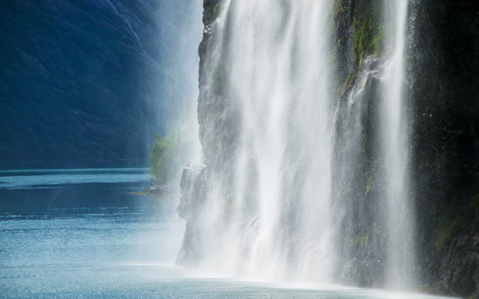Brudesloret Waterfall Geirangerfjorden Oyvind Heen fjords.com