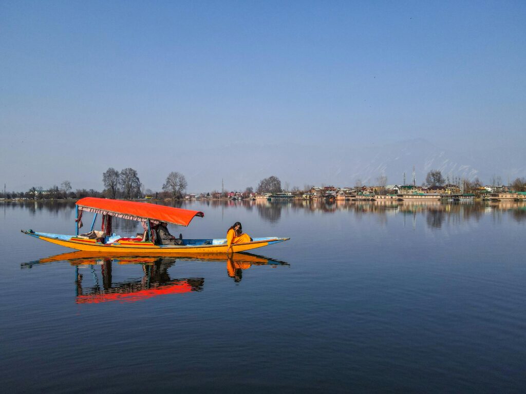 Nageen Lake Houseboats: Dal Lake in Srinagar