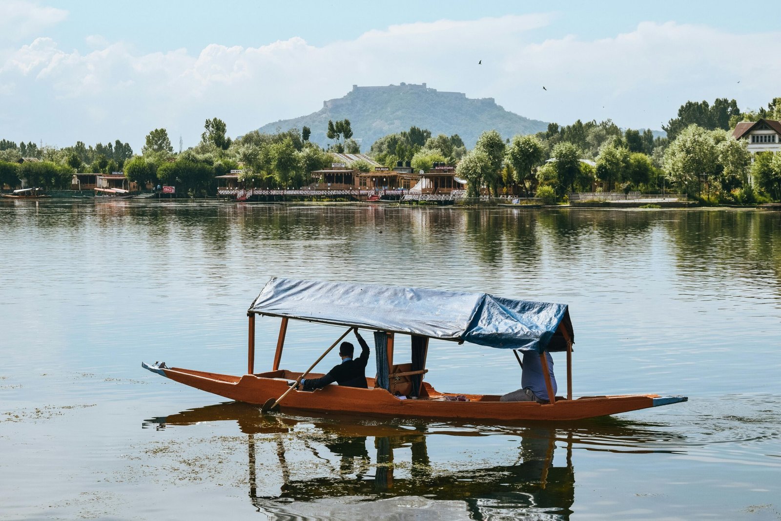 Nageen Lake Houseboats: Dal Lake in Srinagar | Meraki Diaries