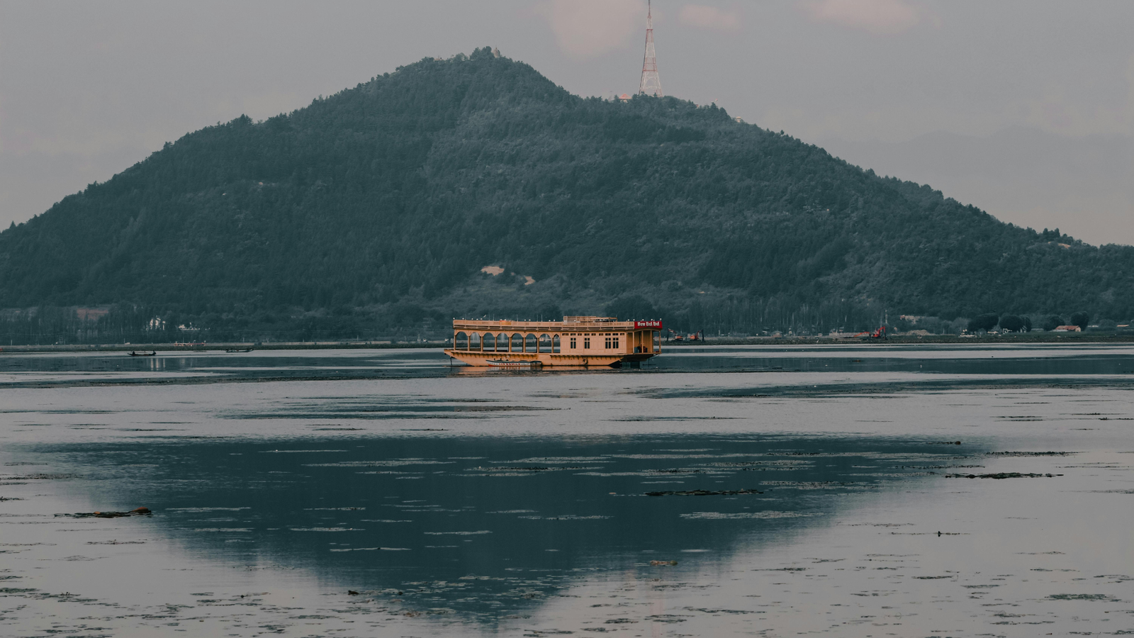 Nageen Lake in Kashmir | Meraki Diaries